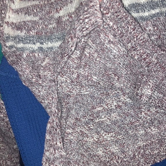 Size M/L Super Soft Hollister Sweater. Burgundy & grey with Aztec like design - Picture 9 of 9